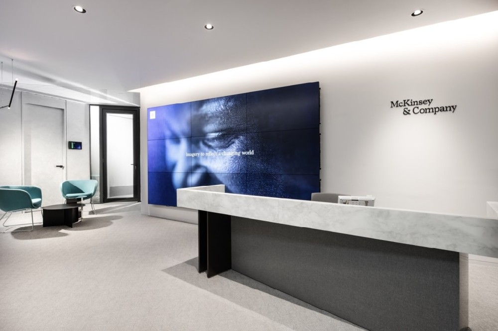 560平方米業務管理公司辦公室設計