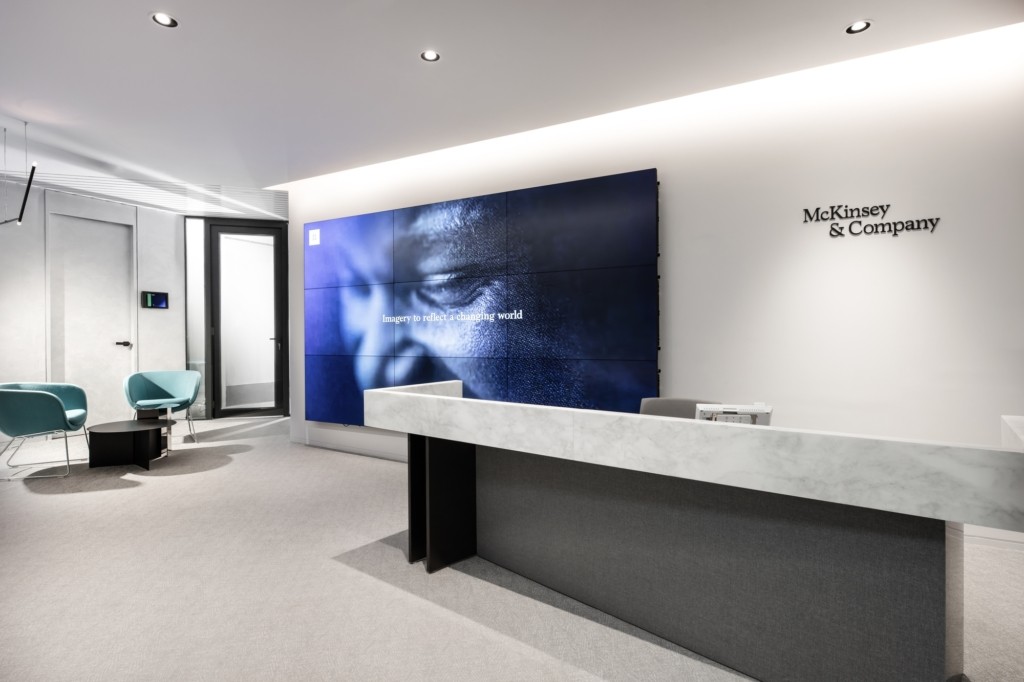 560平方米業(yè)務(wù)管理公司辦公室設(shè)計(jì)