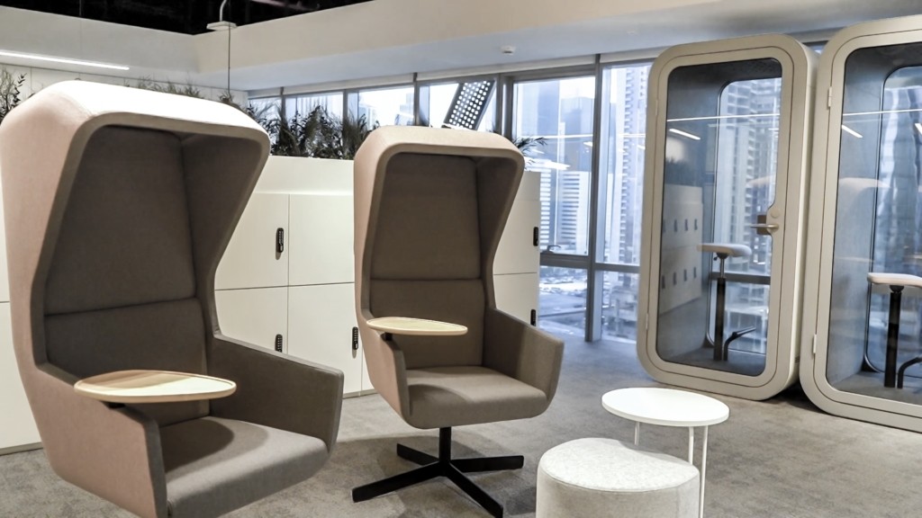 560平方米業(yè)務(wù)管理公司辦公室設(shè)計(jì)