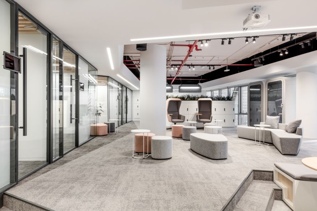 560平方米業(yè)務(wù)管理公司辦公室設(shè)計(jì)