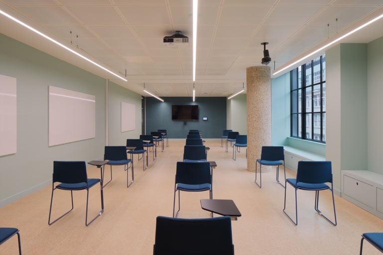 380平米營銷公司辦公室裝修設計