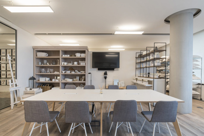 700平米服裝公司辦公室裝修設(shè)計(jì)