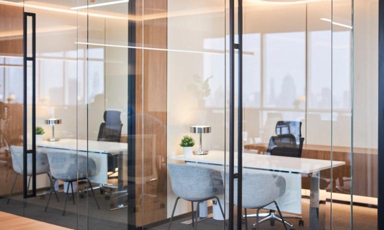 鄭州辦公室玻璃隔斷價(jià)格多少錢一平米