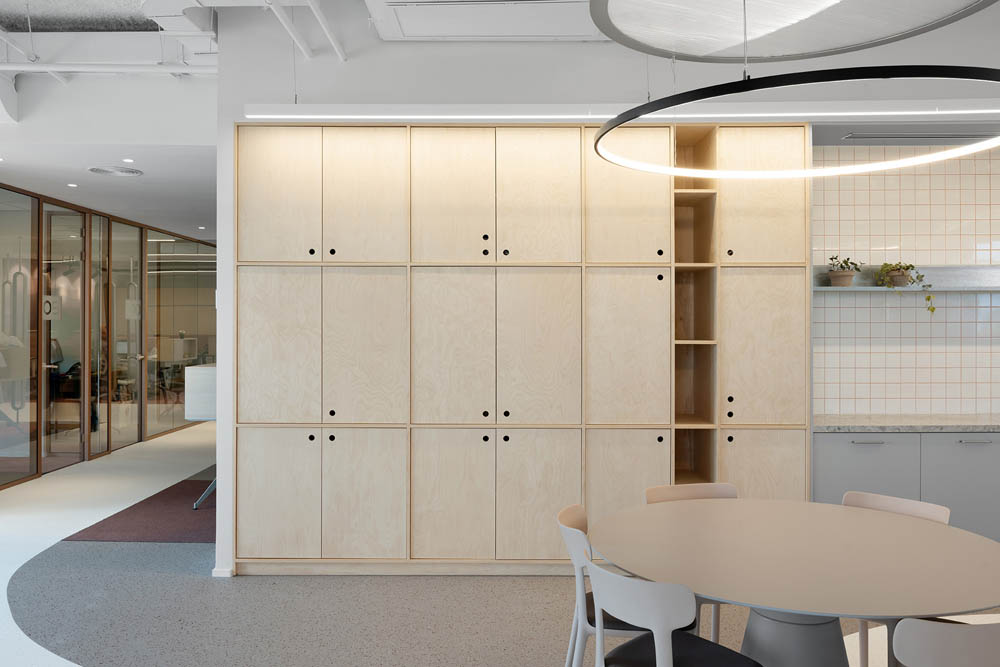 700平米鄭州醫藥公司辦公場所裝修設計