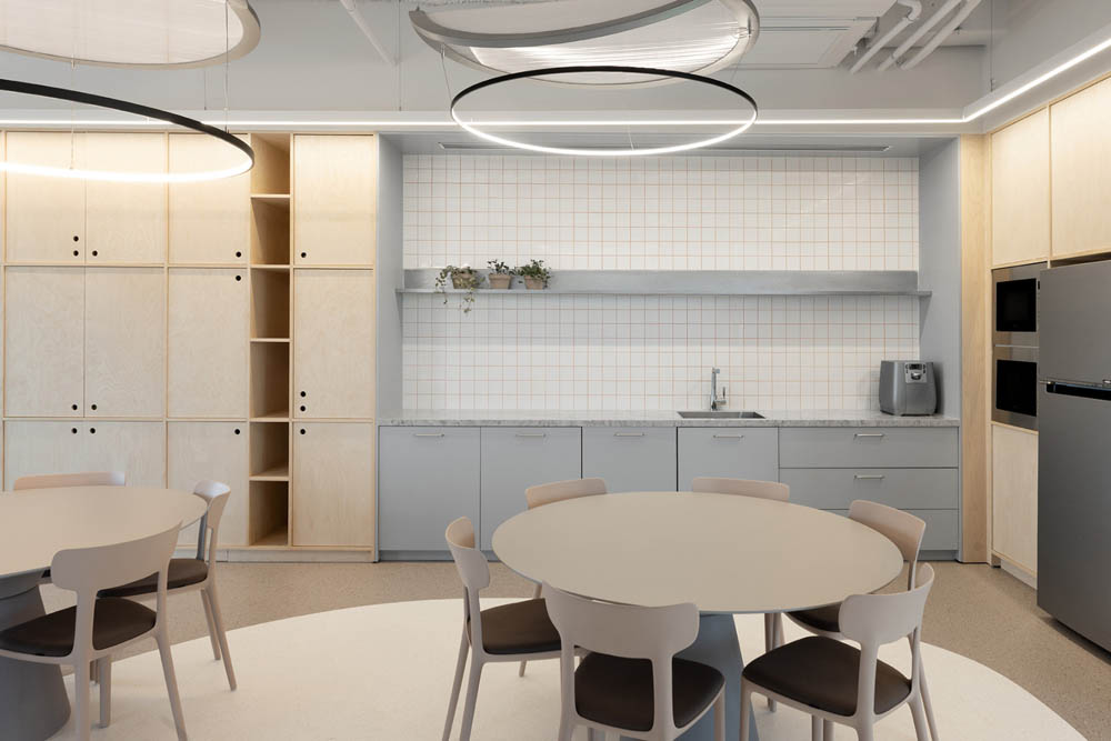 700平米鄭州醫藥公司辦公場所裝修設計