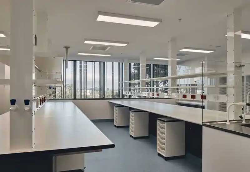 鄭州科技研發辦公室裝修設計:實驗臺與辦公區規劃